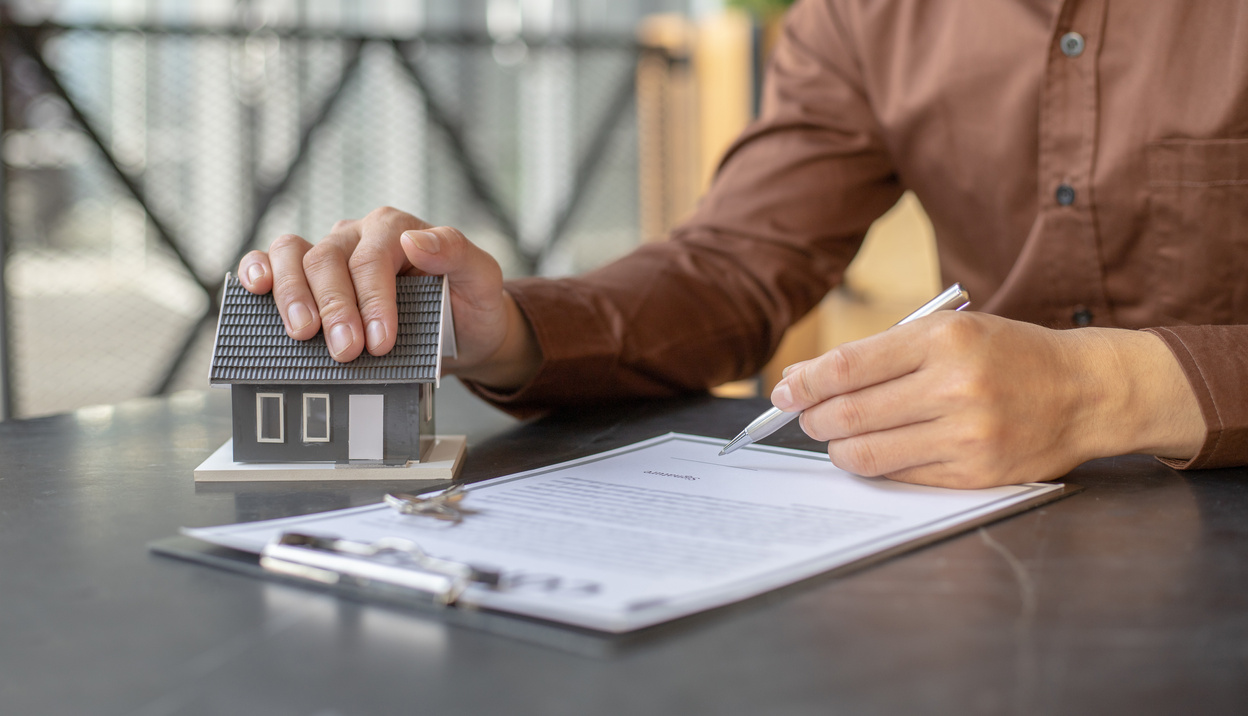 Customer Signing the House Contract